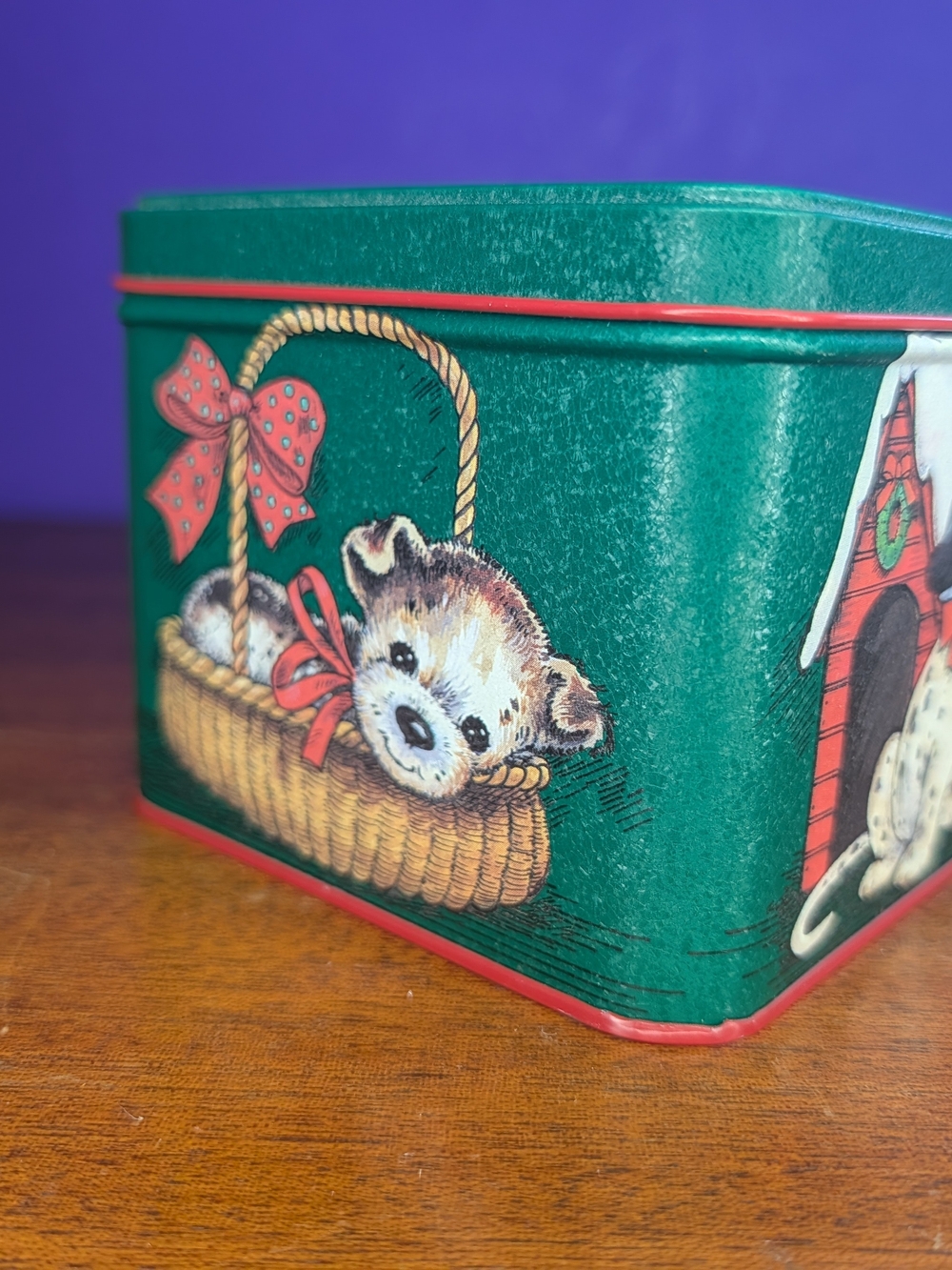 Vintage 1989 Potpourri Press Christmas Puppy Dog Tin - Green 4.5"